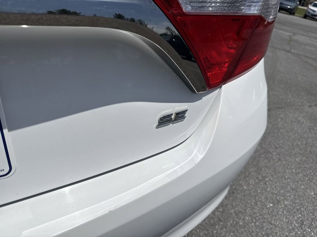 Used 2015 Toyota Camry SE FWD image 6