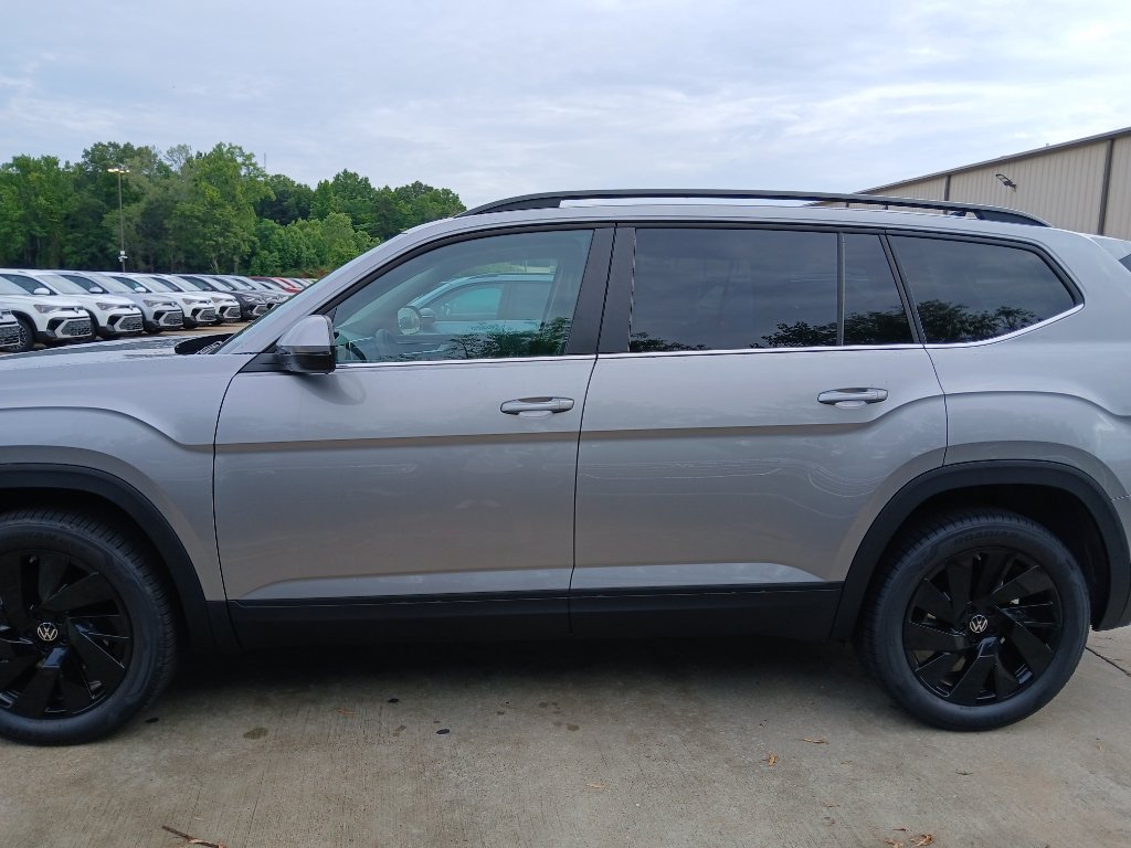 New 2026 Volkswagen Atlas SE FWD image 4