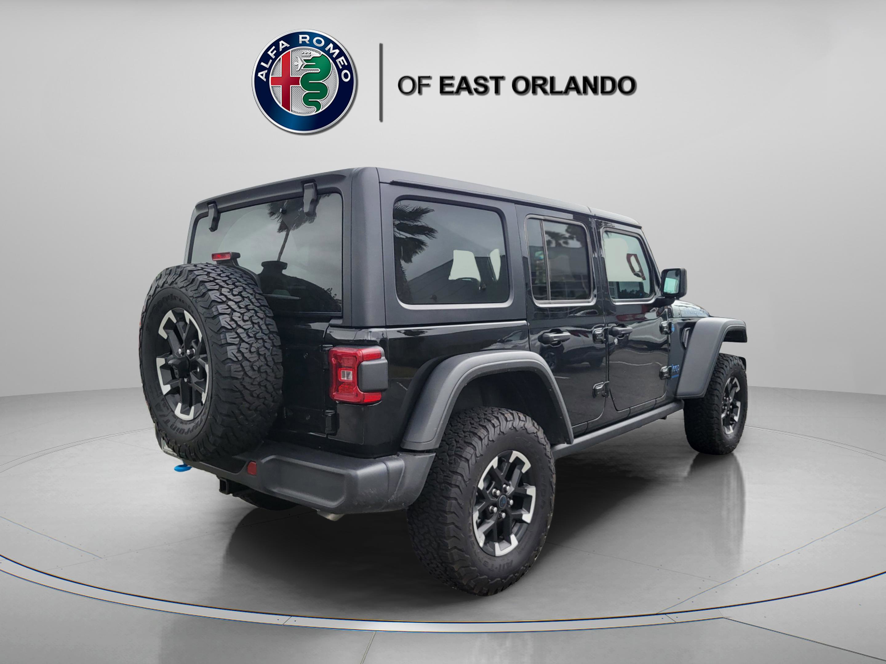 Used 2025 Jeep Wrangler Unlimited Rubicon 4xe w/ Convenience Group image 7