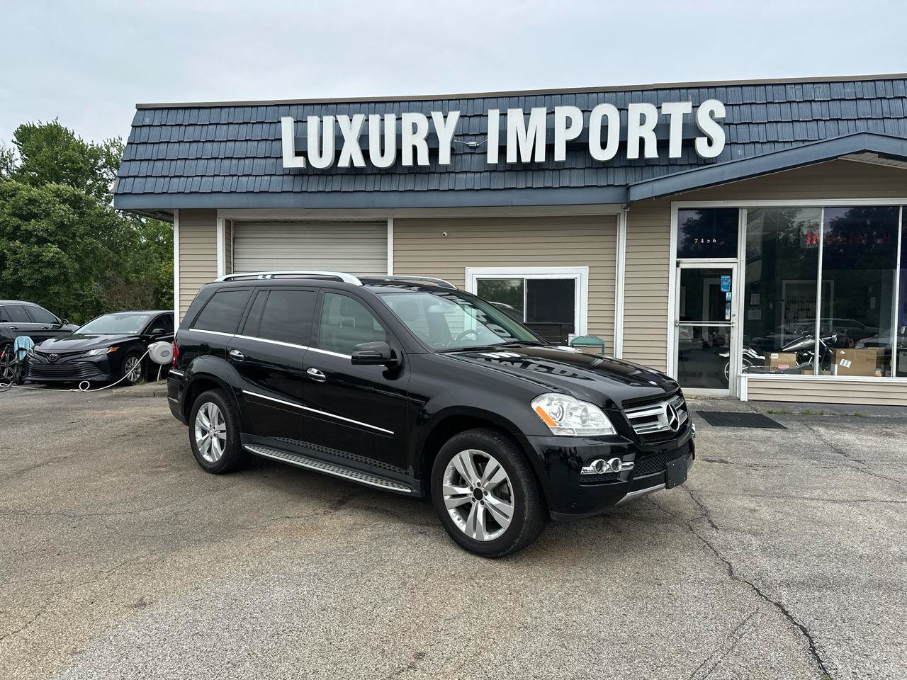 Used 2011 Mercedes-Benz GL 450 4MATIC w/ Premium 2 Pkg image 2