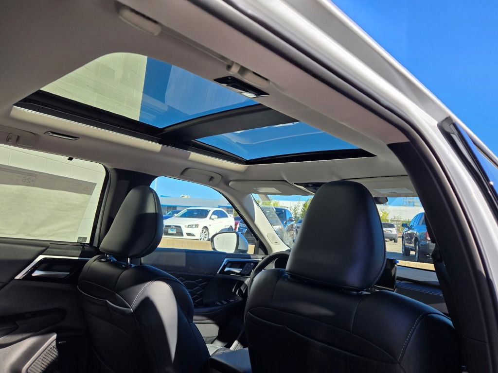 New 2025 Mitsubishi Outlander SEL image 9