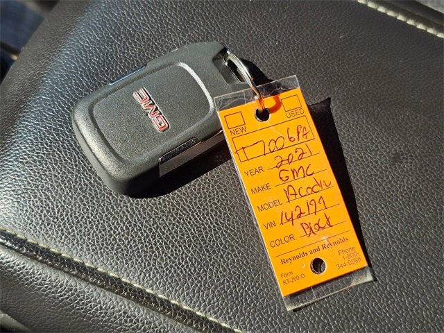 Used 2021 GMC Acadia SLE image 32