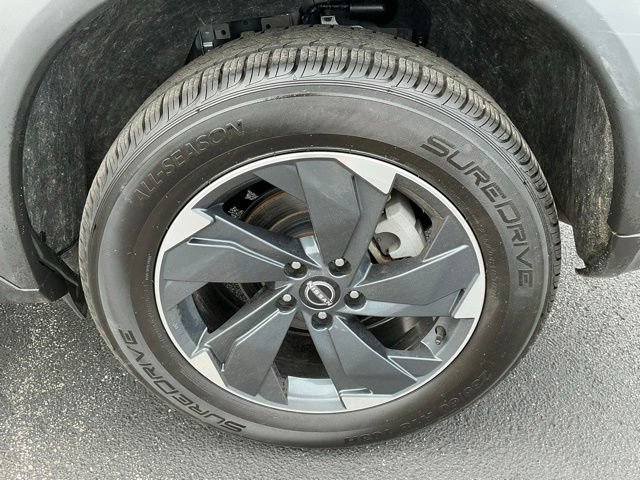 Used 2024 Nissan Rogue SV AWD/4WD image 12