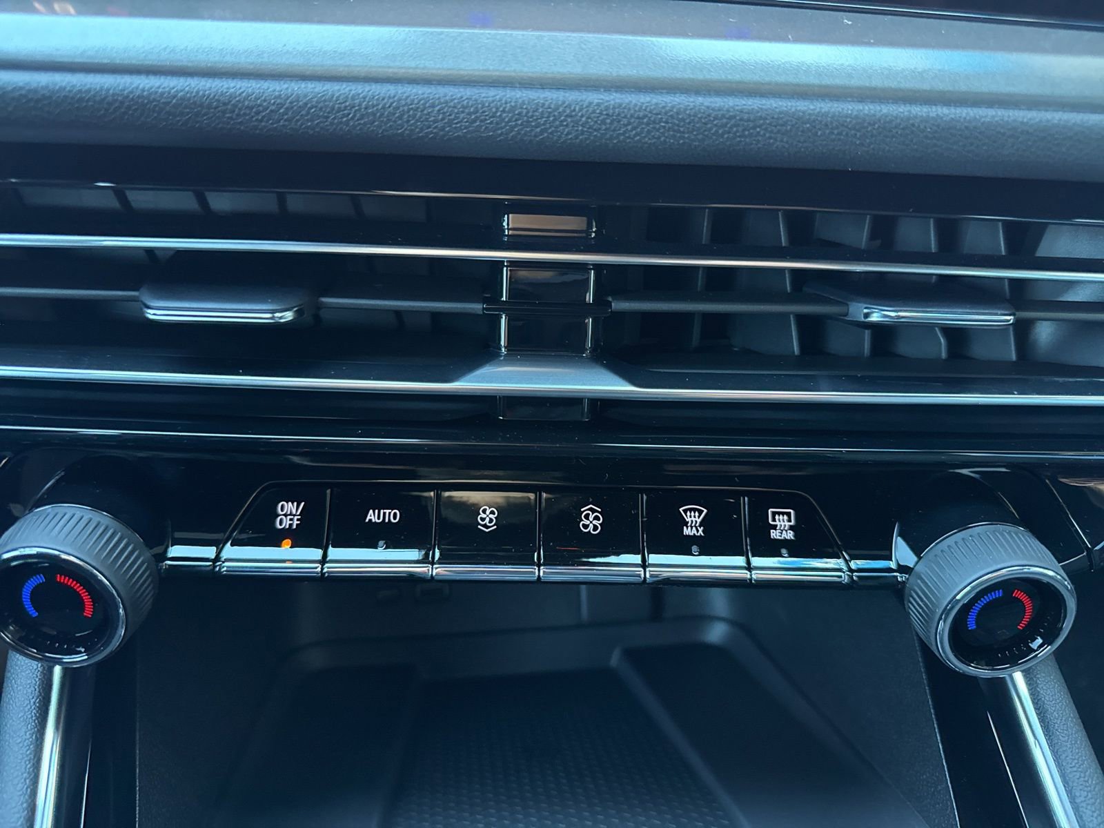 New 2026 Chevrolet Traverse LT w/ LPO, Floor Liner Package FWD image 24