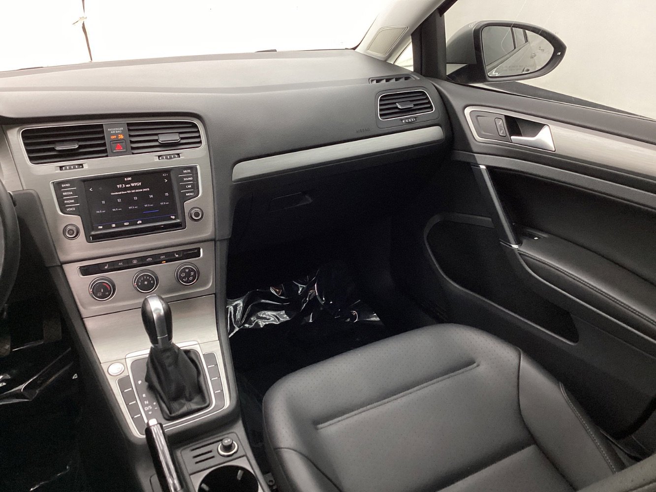 Used 2017 Volkswagen Golf Wolfsburg Edition image 26