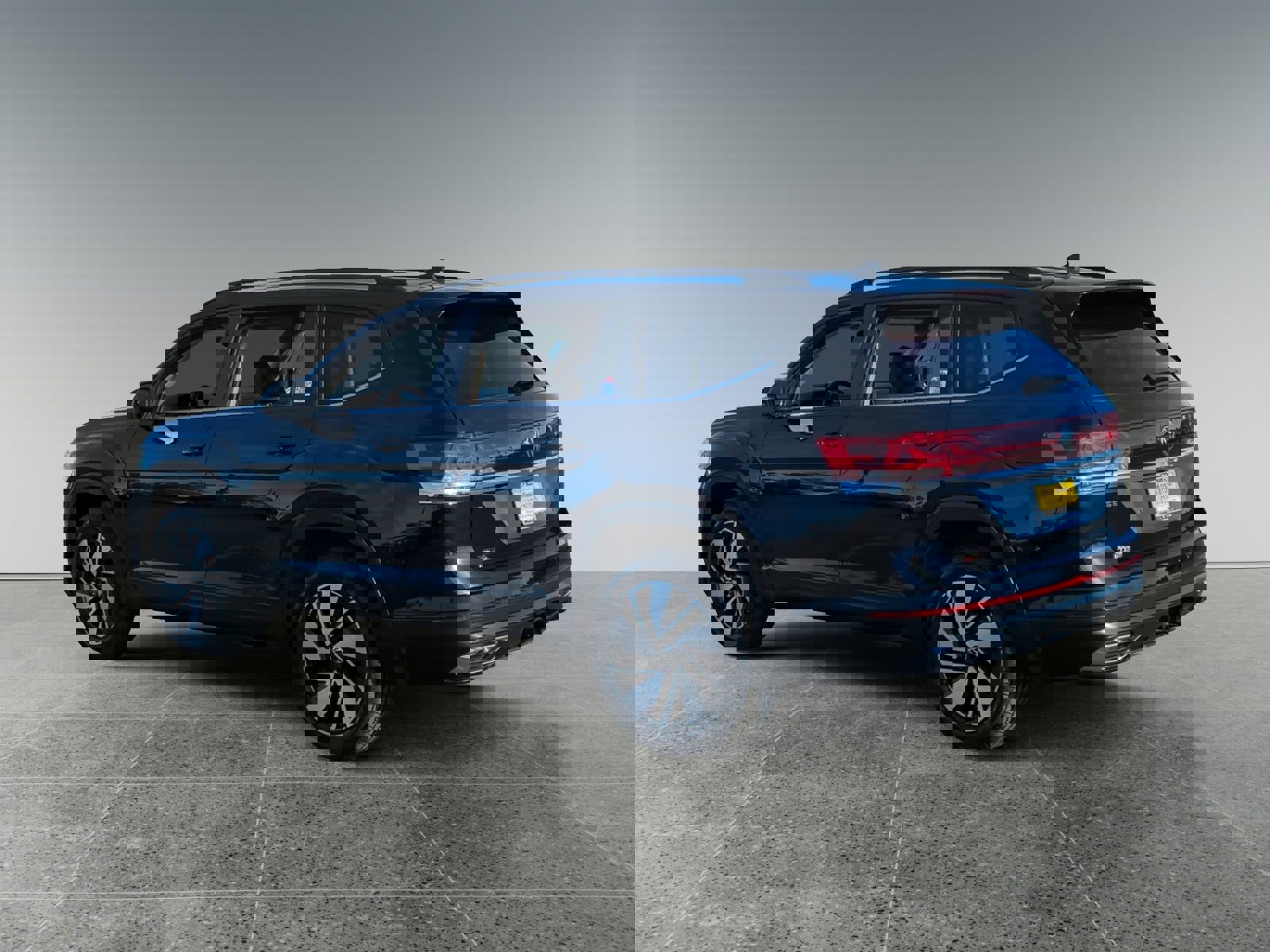 Used 2024 Volkswagen Atlas SE image 3