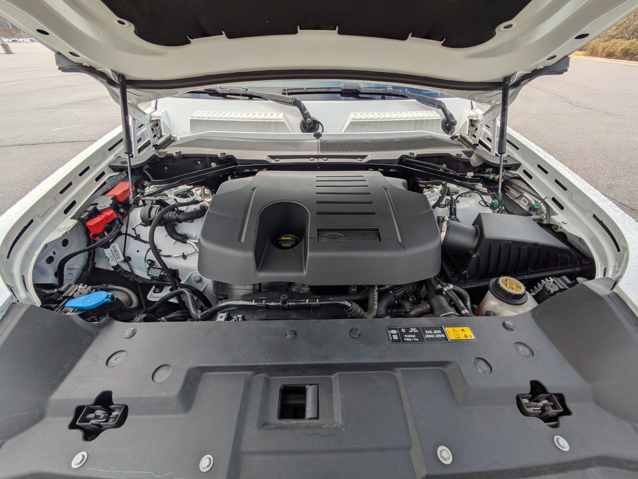 Certified 2023 Land Rover Defender 130 X-Dynamic SE image 32