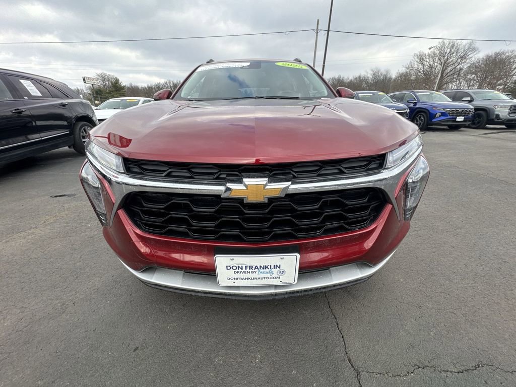 Used 2025 Chevrolet Trax LT w/ LT Convenience Package image 26