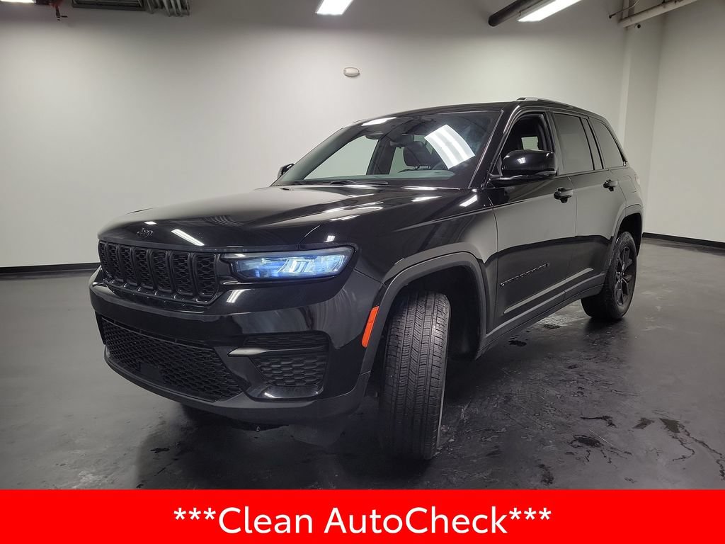 Used 2024 Jeep Grand Cherokee Altitude AWD/4WD image 4