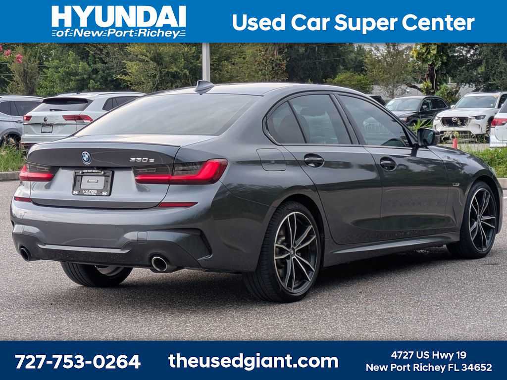 Used 2022 BMW 330e w/ M Sport Package RWD image 5