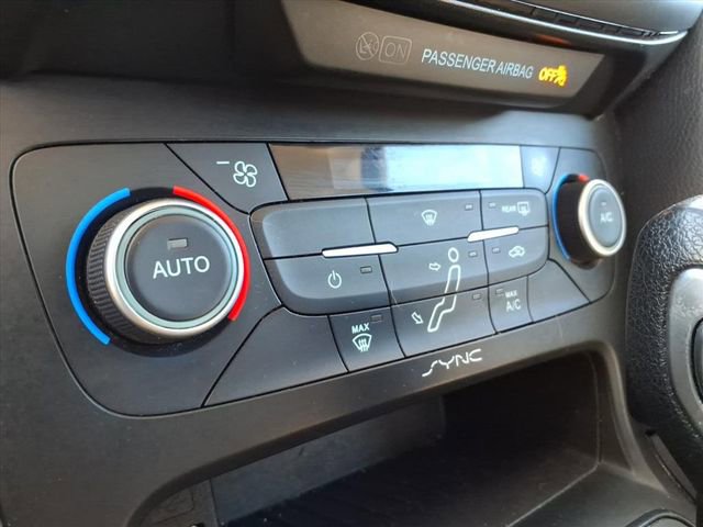 Certified 2018 Ford Focus SE w/ SE Appearance Package image 23