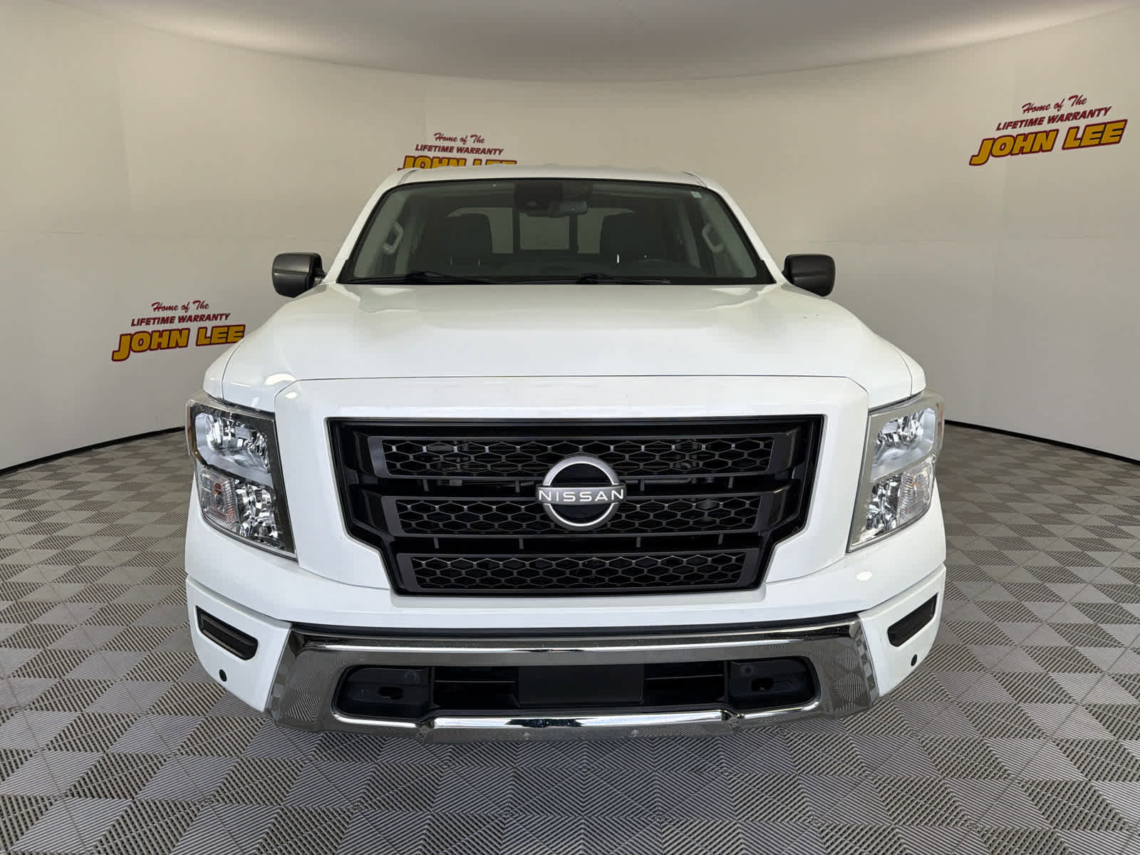 Used 2023 Nissan Titan SV w/ SV Convenience Package image 9