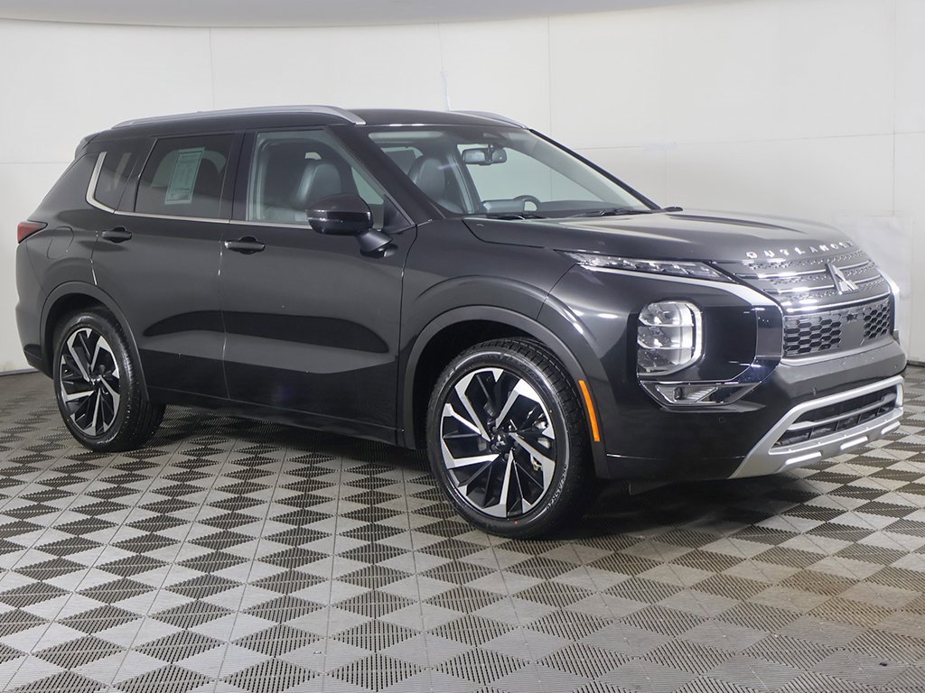 Used 2023 Mitsubishi Outlander SEL image 2