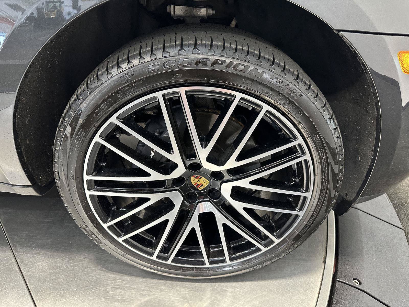 Certified 2026 Porsche Macan AWD/4WD image 14