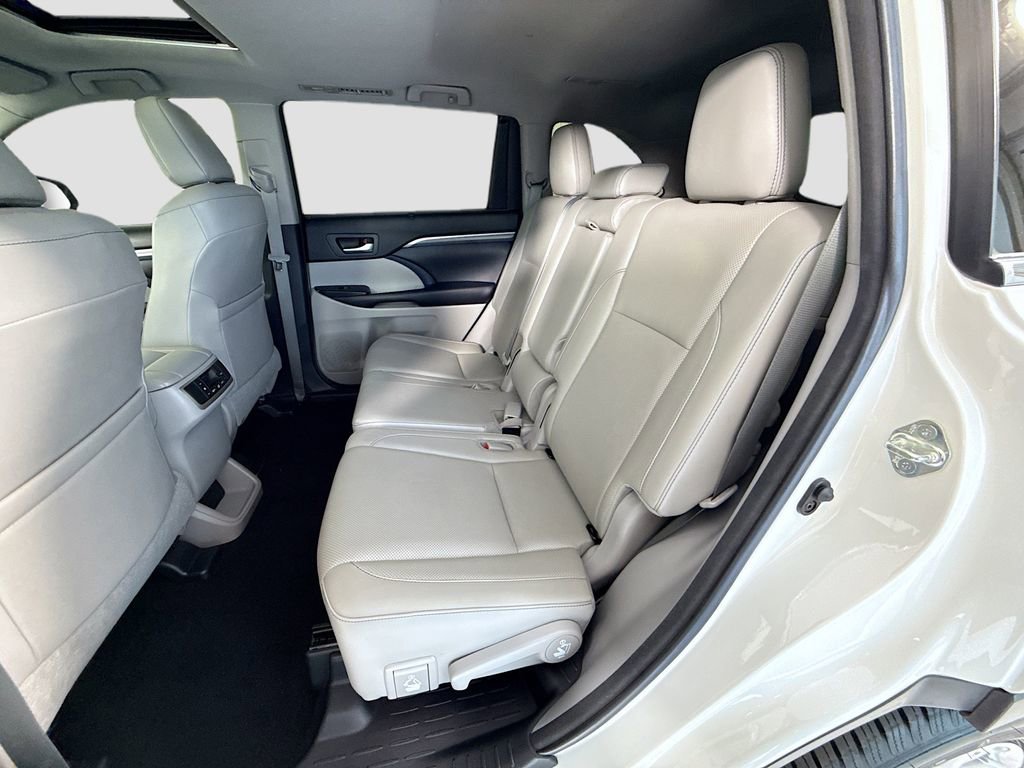 Used 2018 Toyota Highlander Limited FWD image 21