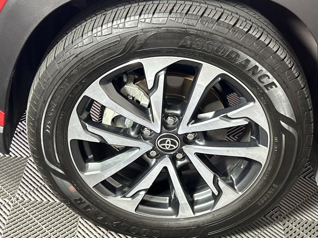 Used 2024 Toyota Corolla Cross XLE w/ Convenience Package FWD image 10