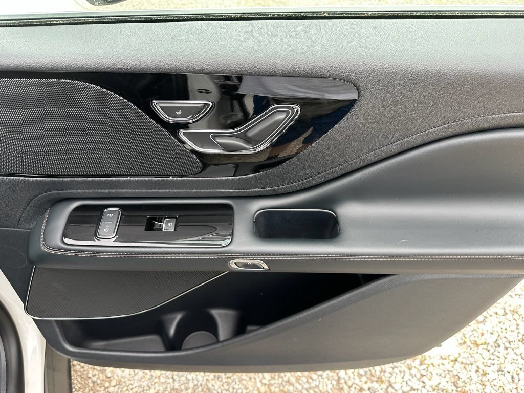 New 2026 Lincoln Aviator AWD image 23