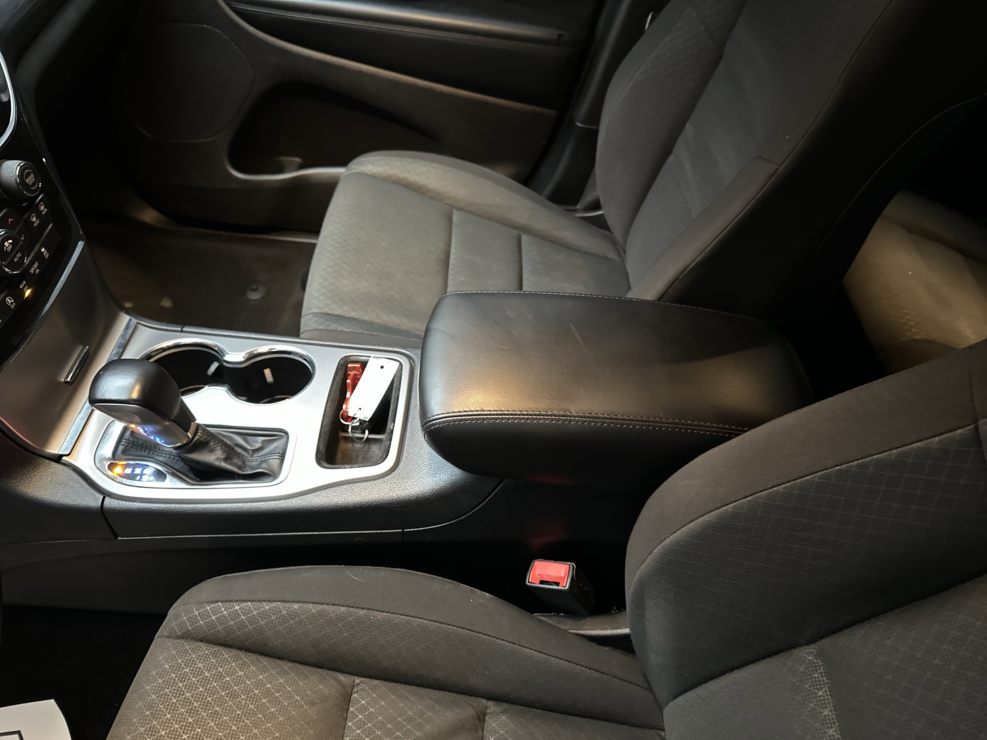 Used 2021 Jeep Grand Cherokee Laredo image 37