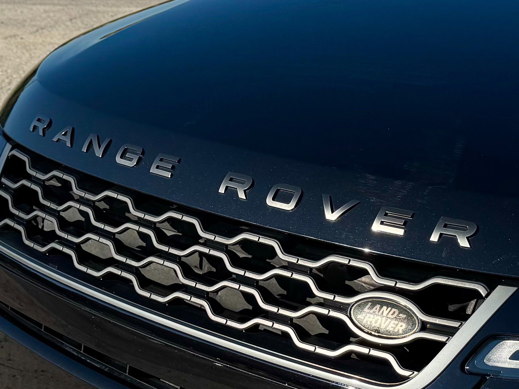 Used 2020 Land Rover Range Rover Evoque R-Dynamic SE image 92