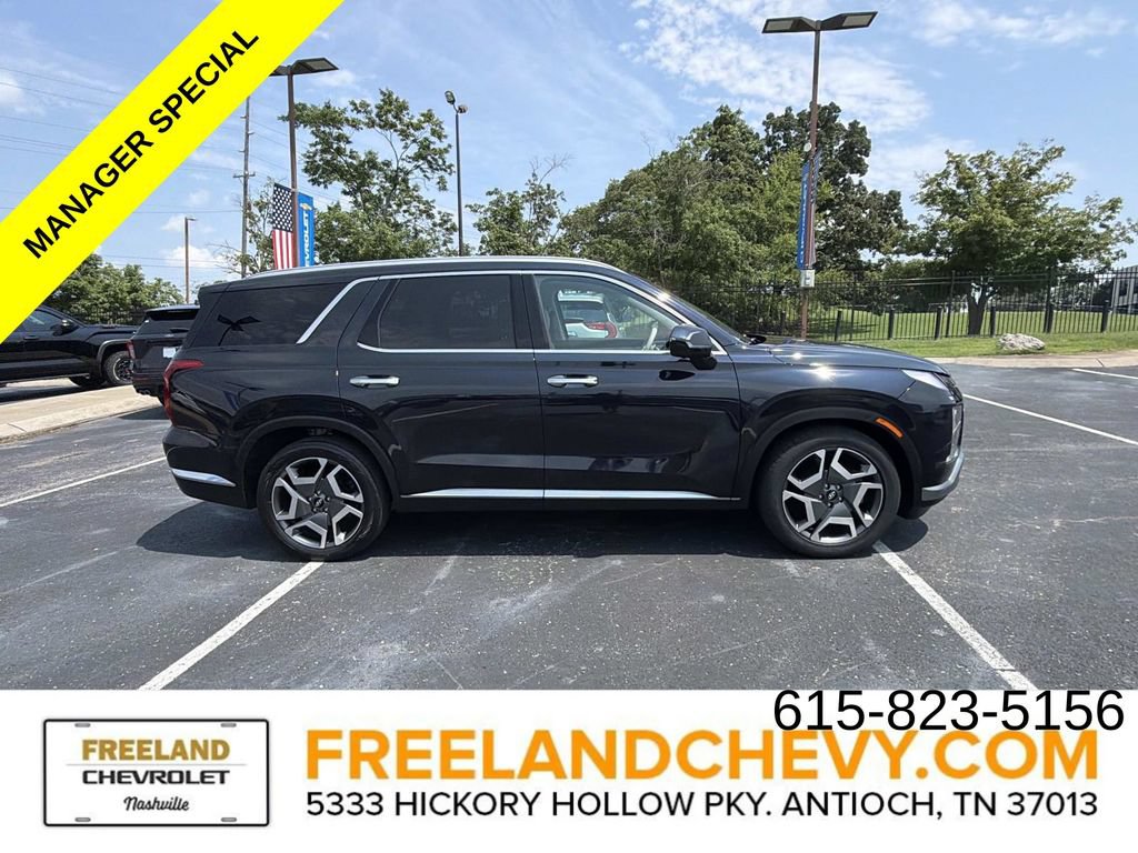 Used 2023 Hyundai Palisade Limited FWD image 2
