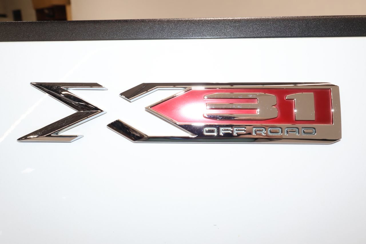 Used 2022 GMC Sierra 2500 SLT w/ SLT Convenience Package image 36