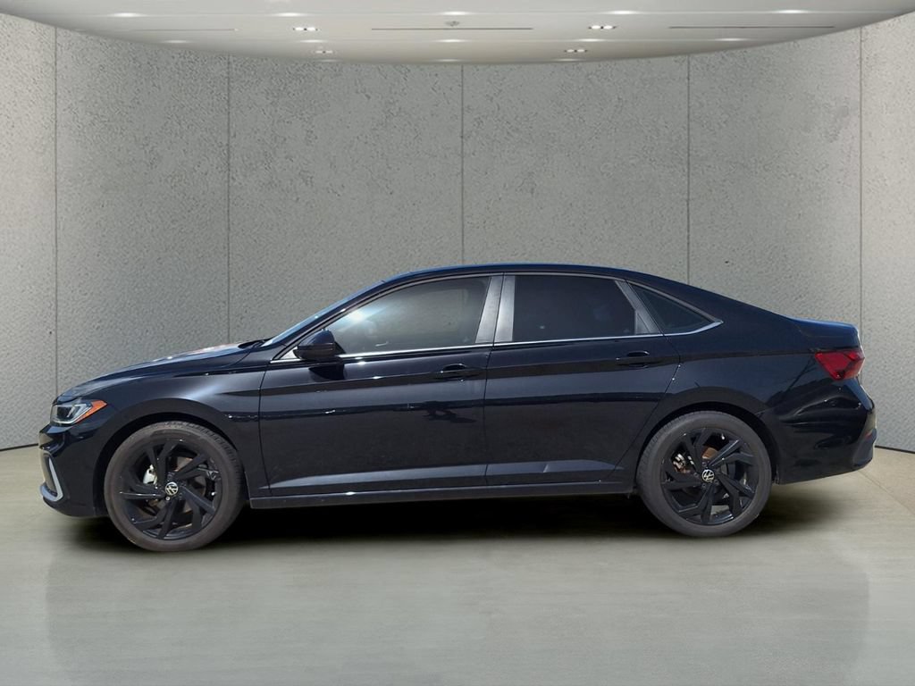 Used 2025 Volkswagen Jetta SE FWD image 8
