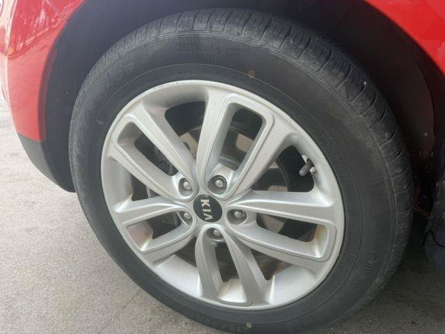 Used 2018 Kia Soul + FWD image 20
