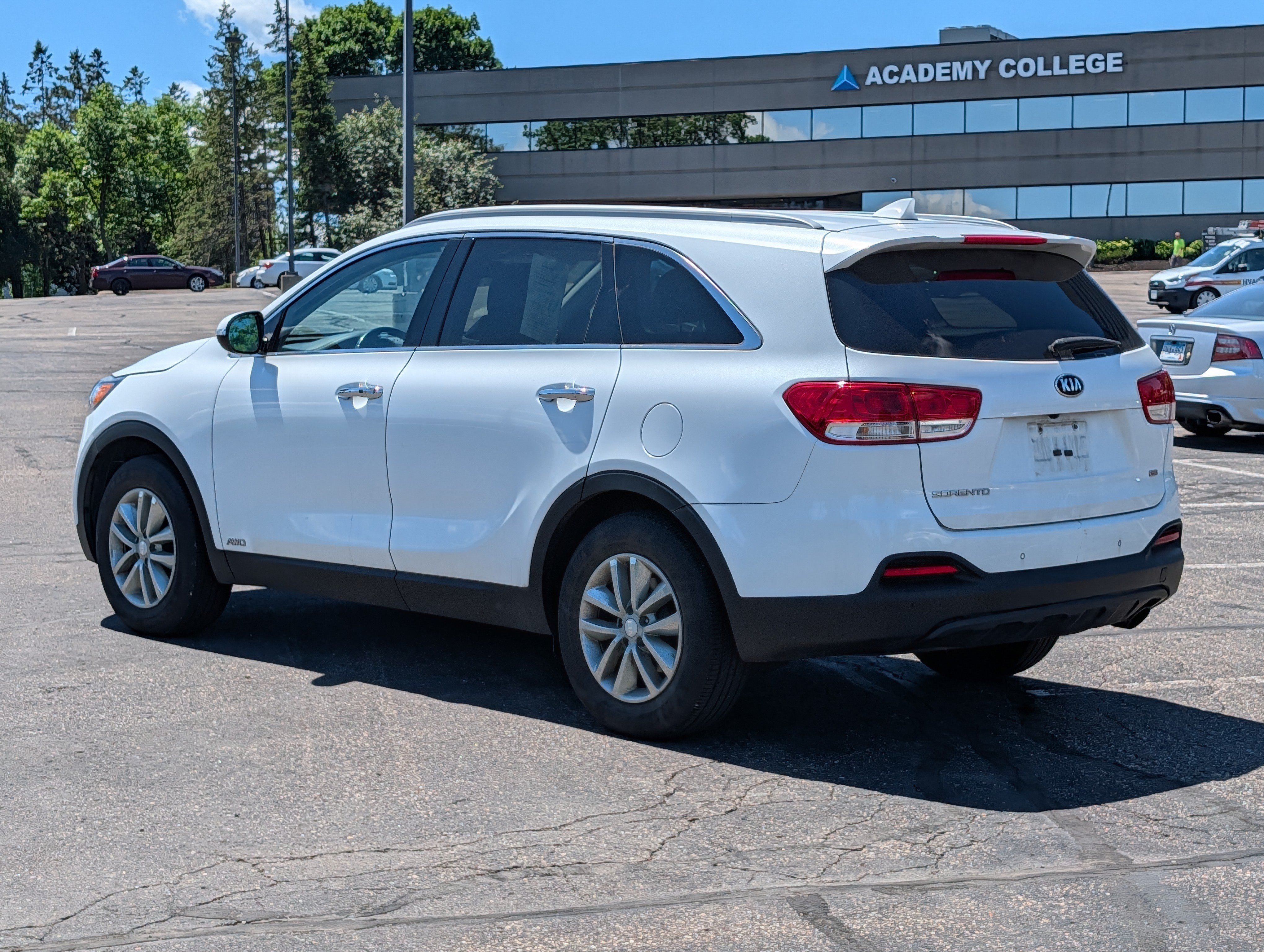 Used 2017 Kia Sorento AWD w/ LX Convenience Package image 3