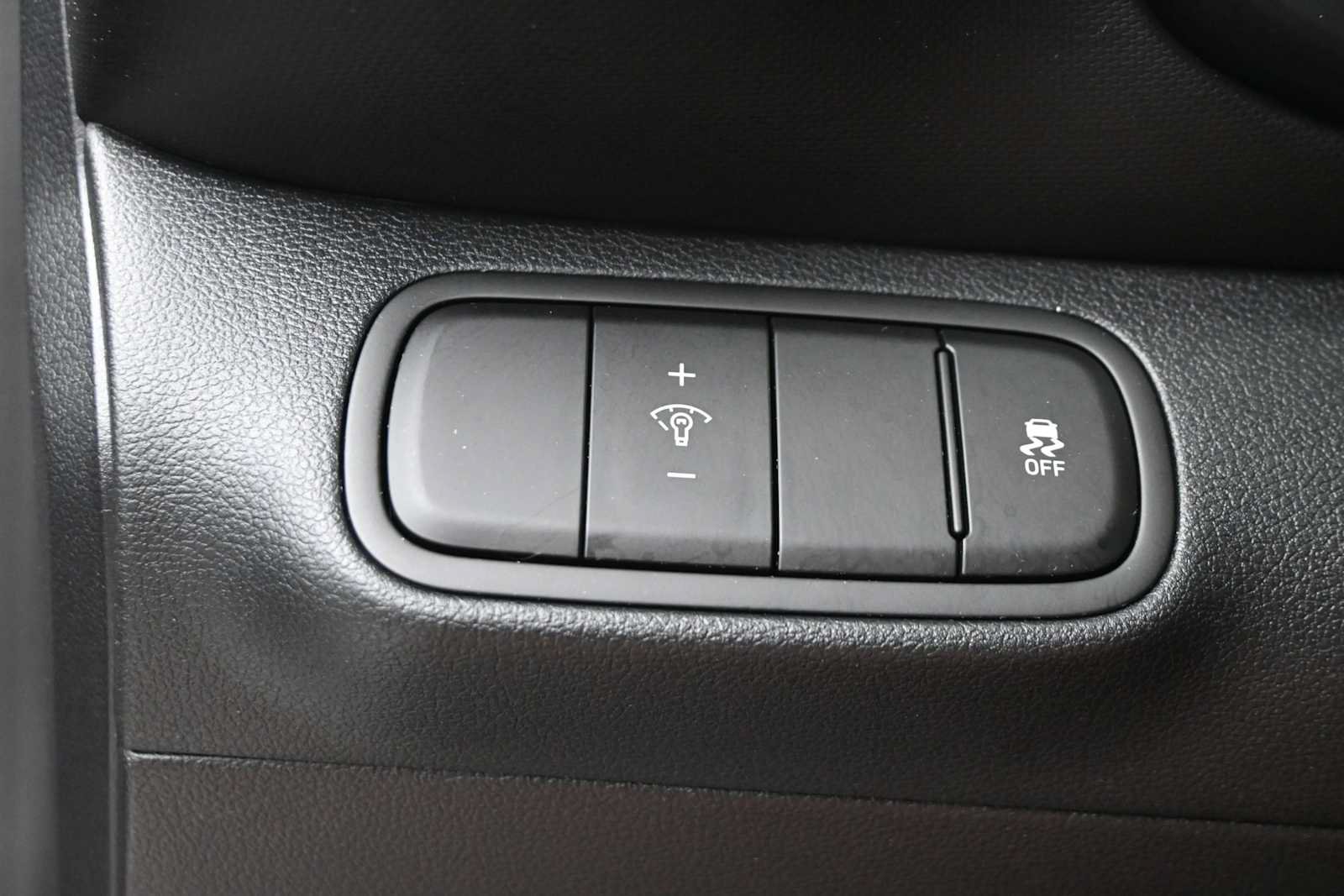 Used 2024 Hyundai Venue SEL FWD image 20