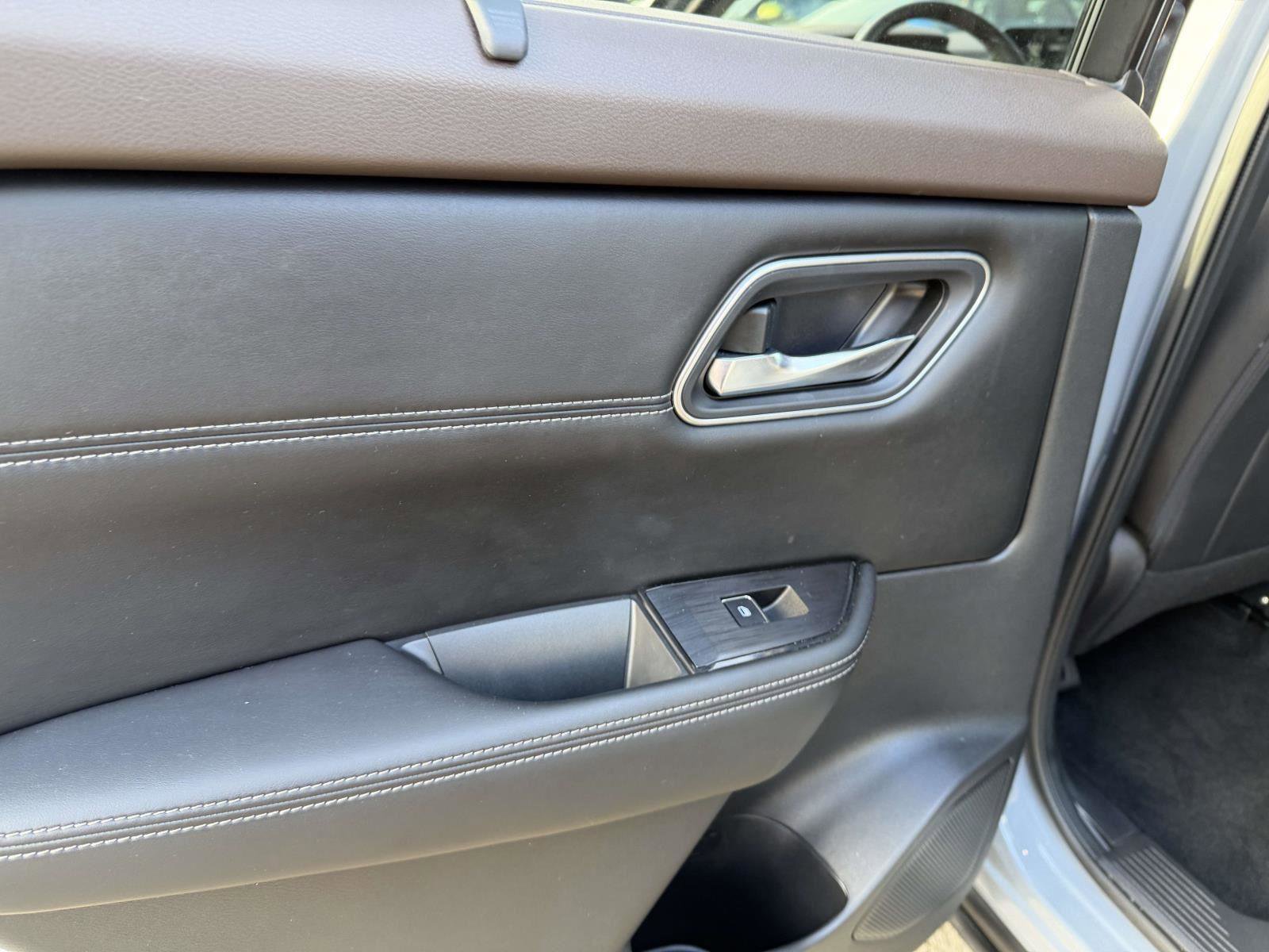 Used 2022 Nissan Rogue Platinum w/ Head-Up Display Package image 13