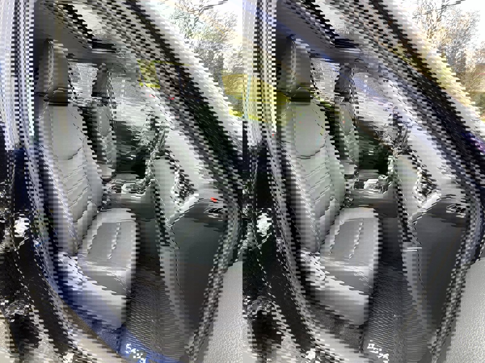 Used 2021 Toyota RAV4 XLE Premium image 28