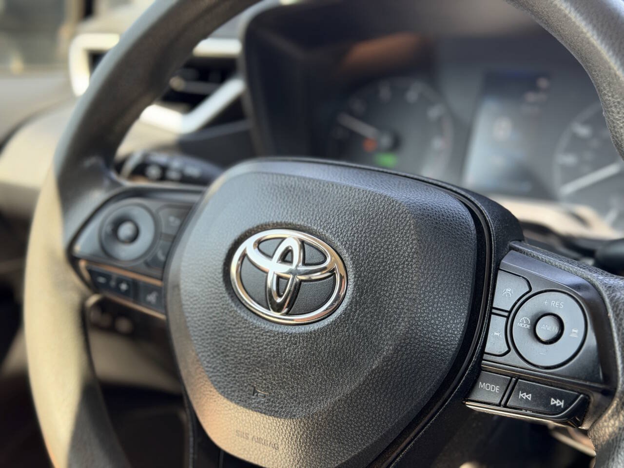 Used 2023 Toyota Corolla LE FWD image 8