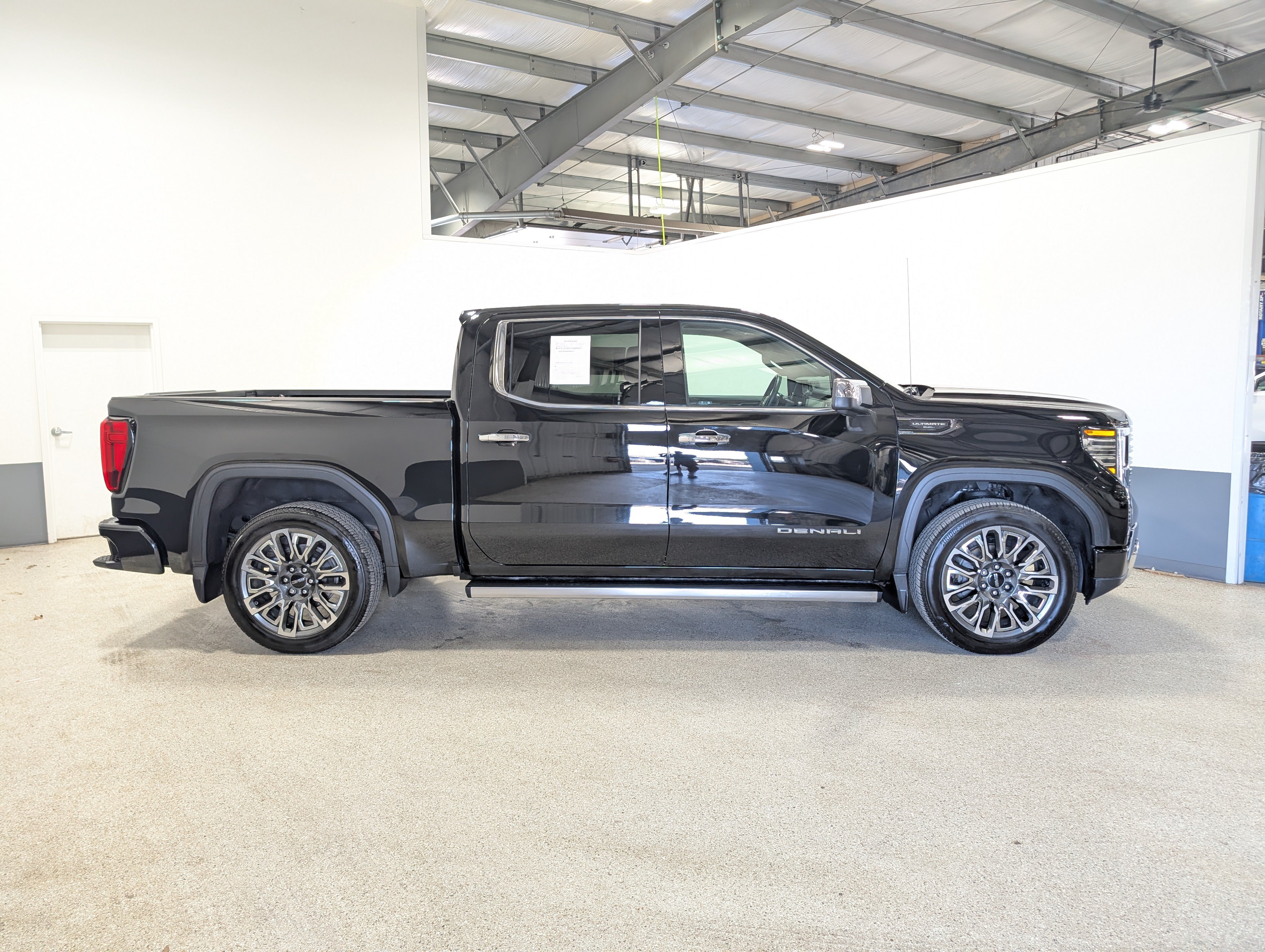 Used 2025 GMC Sierra 1500 Denali Ultimate AWD/4WD image 2