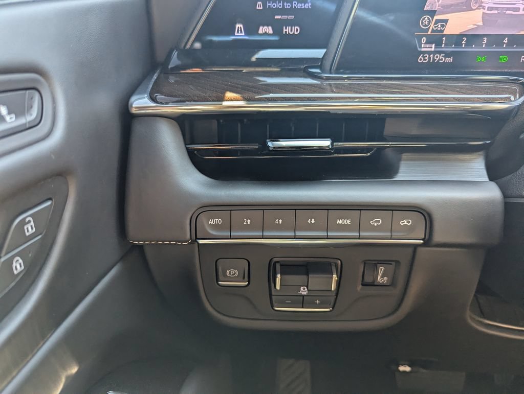Certified 2023 Cadillac Escalade Sport Platinum w/ LPO, ONYX Package AWD/4WD image 17