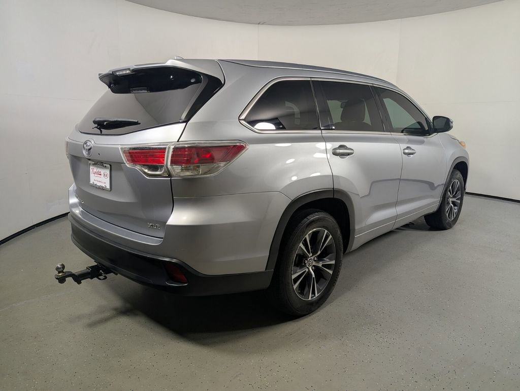 Used 2016 Toyota Highlander XLE FWD image 7