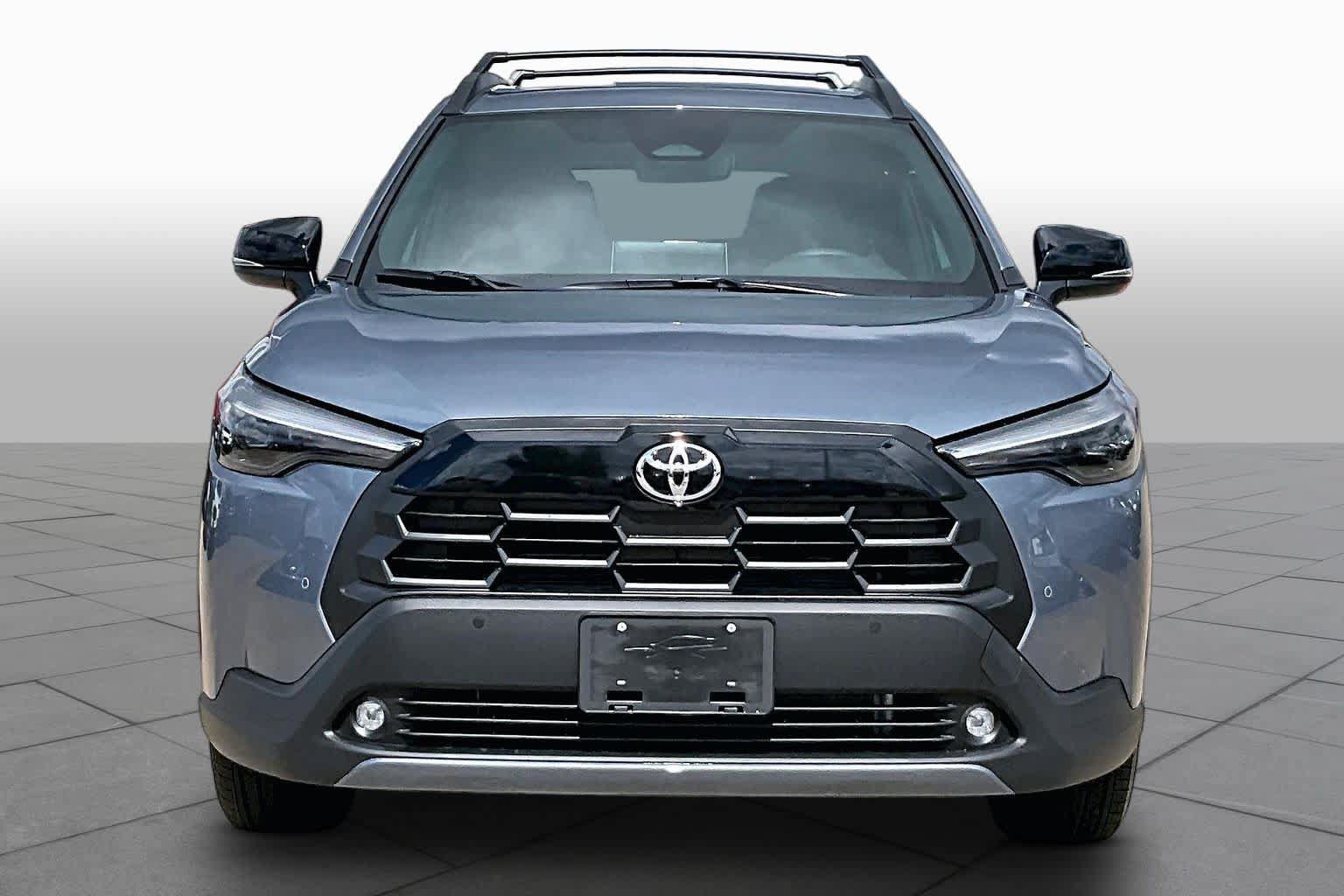 Used 2026 Toyota Corolla Cross XLE w/ Convenience Package FWD image 4