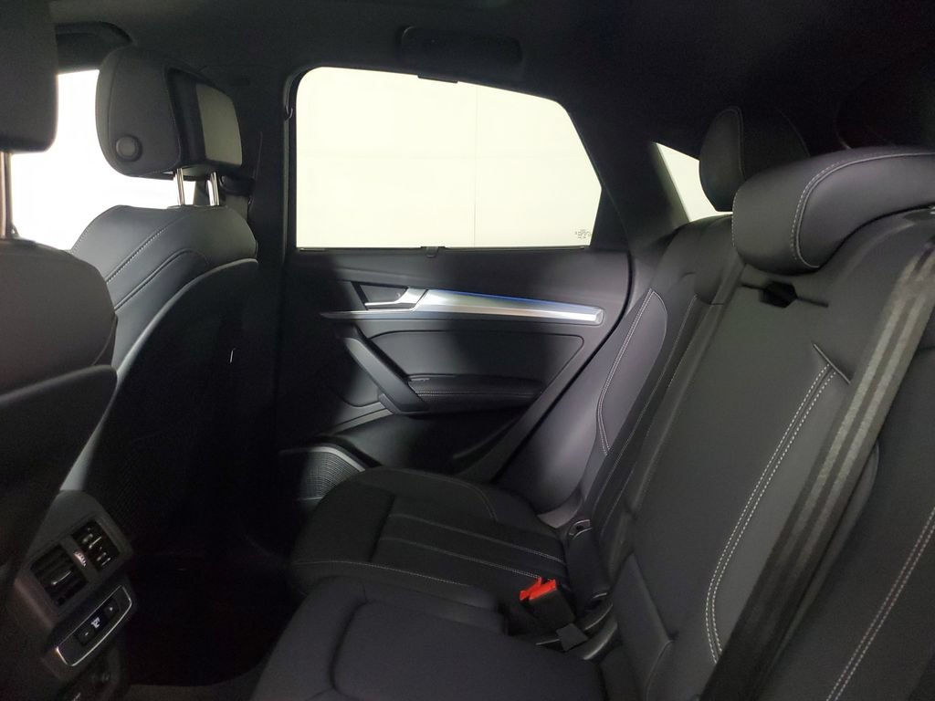 Used 2025 Audi Q5 2.0T Premium Plus w/ Premium Plus Package AWD/4WD image 12