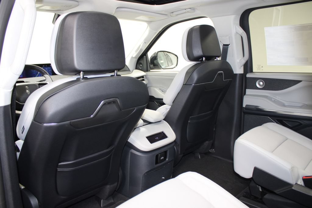 New 2026 Lincoln Navigator Reserve AWD/4WD image 29