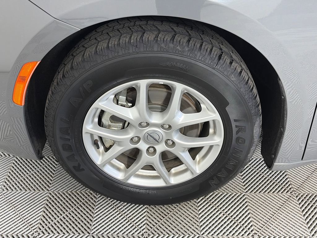 Used 2023 Chrysler Pacifica Touring-L FWD image 8