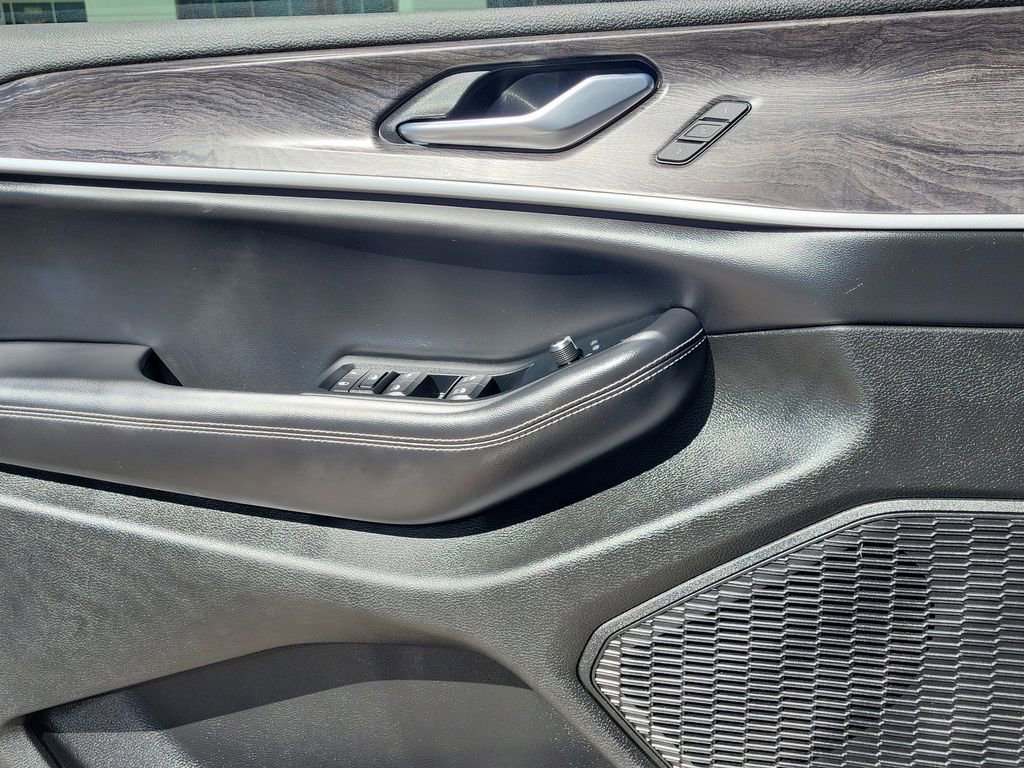 Used 2023 Jeep Grand Cherokee L Limited w/ Luxury Tech Group II image 10