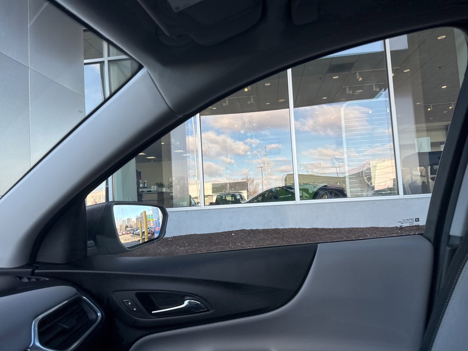 Used 2020 Chevrolet Equinox LS image 27