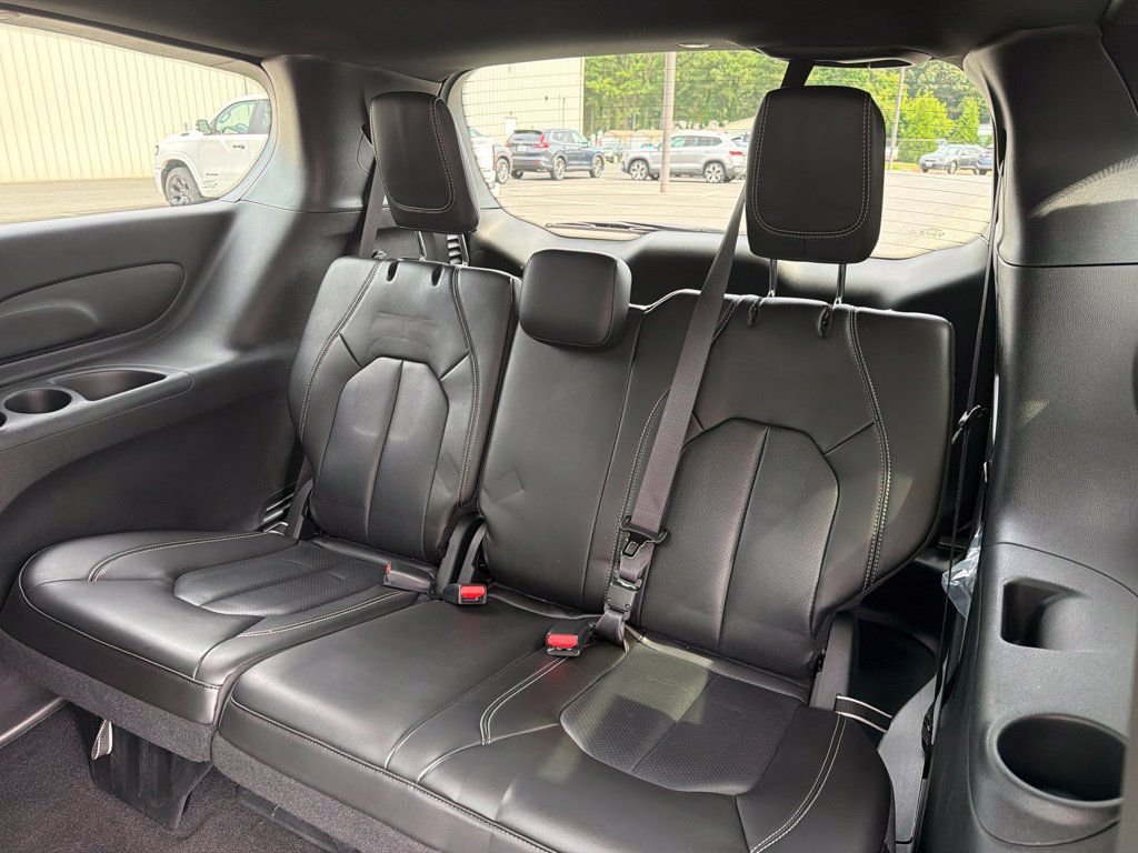 Used 2023 Chrysler Pacifica Touring-L w/ S Appearance Package AWD/4WD image 22