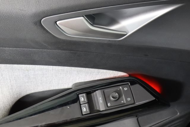 Used 2023 Volkswagen ID.4 2WD image 18