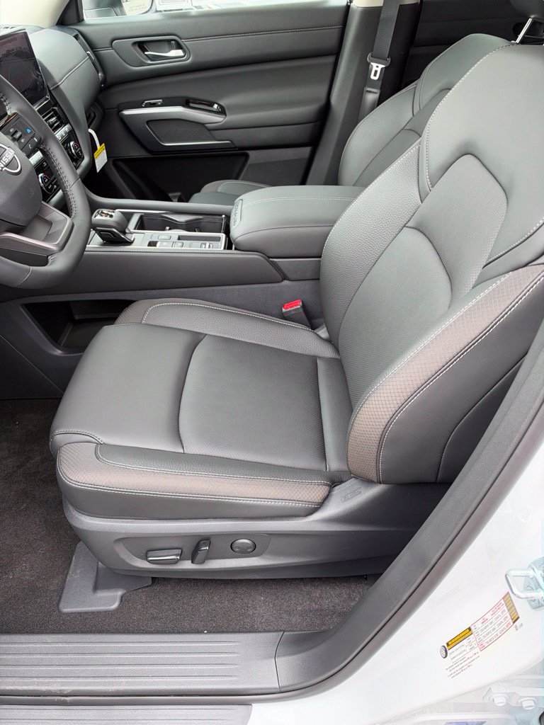 New 2026 Nissan Pathfinder SL FWD image 9