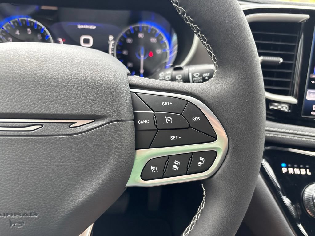 New 2027 Chrysler Pacifica Select FWD image 59