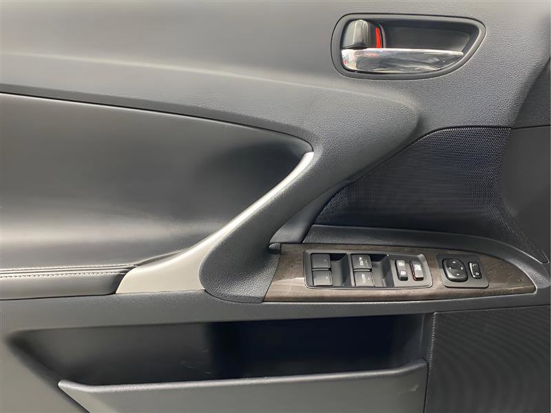 Used 2013 Lexus IS 250C image 9