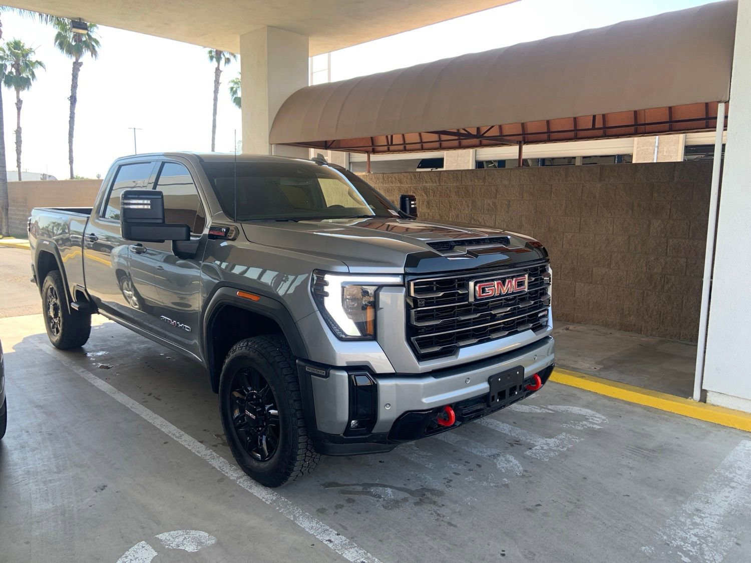 Used 2025 GMC Sierra 2500 AT4 AWD/4WD image 3
