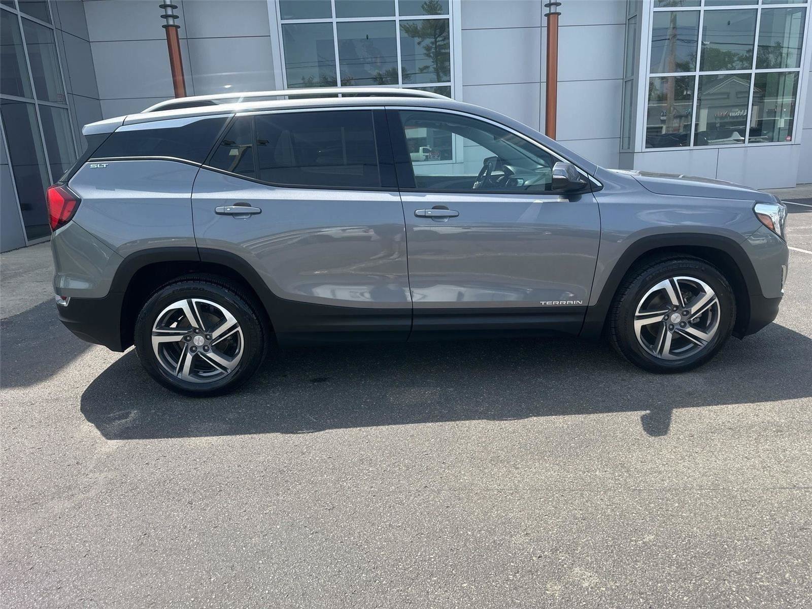 Used 2020 GMC Terrain SLT FWD image 4