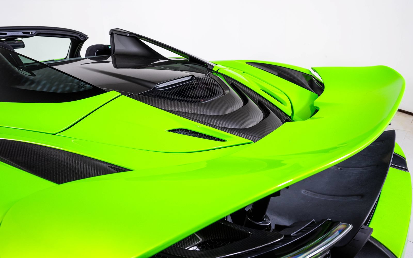 Used 2022 McLaren 720S Performance RWD image 19
