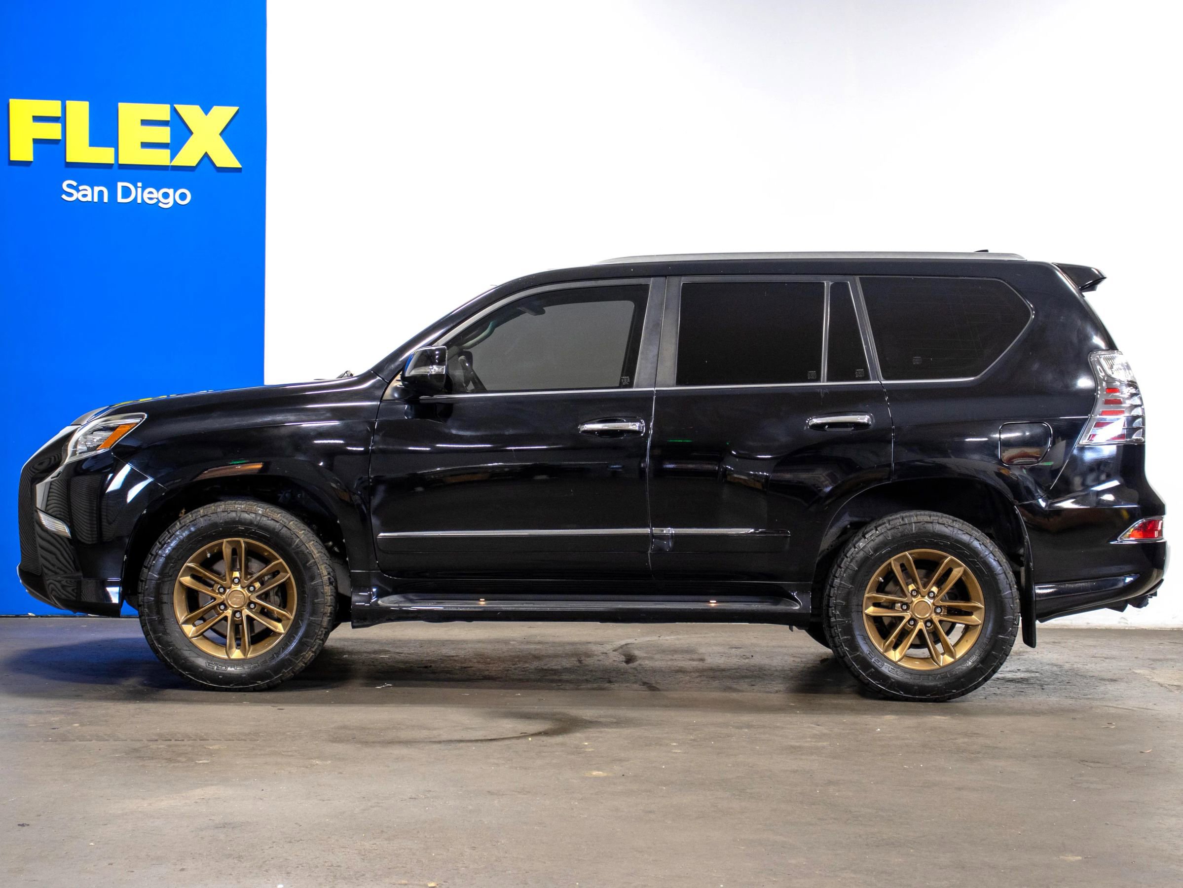 Used 2016 Lexus GX 460 w/ Premium Package image 2